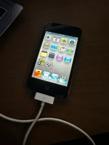 Apple iPod Touch 4 Geração 8gb Com Cabo Original