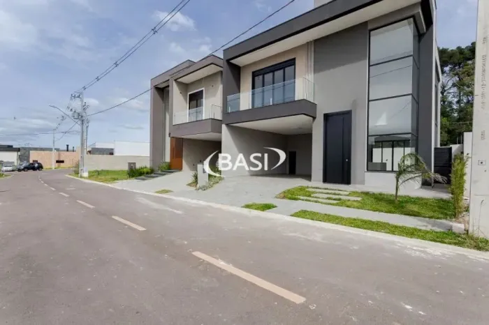 Casa de Condomínio com 3 Quartos/ 3 Suítes à Venda, 260 m²