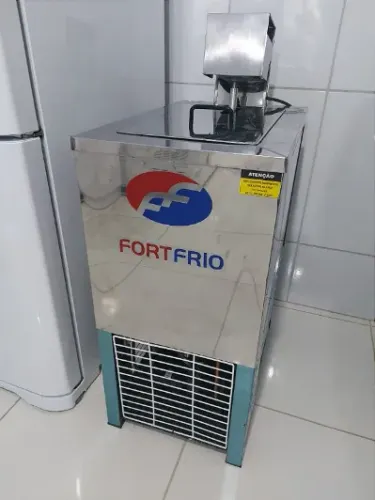 Máquina de Picolés Fort Frio P-2 COMPLETA!!! (c/ 2 formas e extrator)