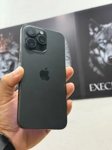 Pra sair hoje!! iPhone 15 pro max 256 GB/ somente aparelho/ tela com altas marquinhas.