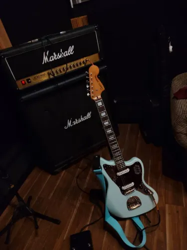 Guitarra Jaguar Classic Vibe 70s