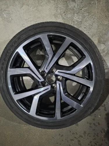 Roda R18 + Pneu 205/45 - Original