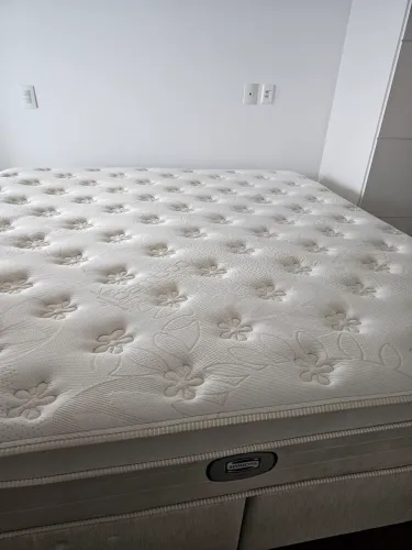 VENDO CAMA  BOX KING SIZE SIMMONS