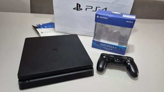 Playstation 4 Slim 