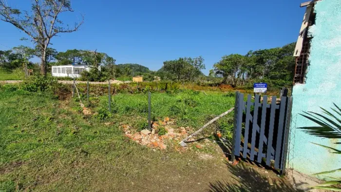 Terreno 360m² em Mongaguá - Lote inteiro cercado - 2km da praia