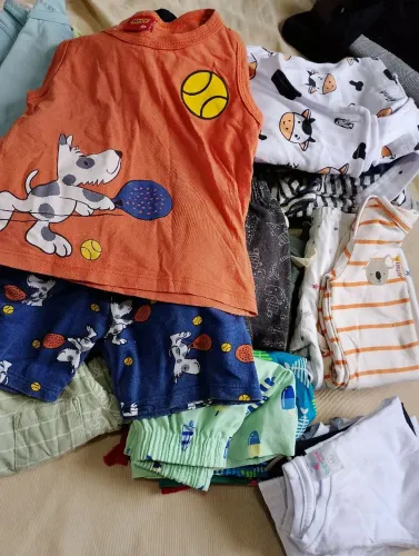 Roupas de bebê menino de 9/12 meses. 40 peças e algumas para doação