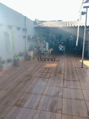 Sobrado à venda em Uberaba  Conjunto Margarida Rosa de Azevedo, 4 quartos, 2 vagas