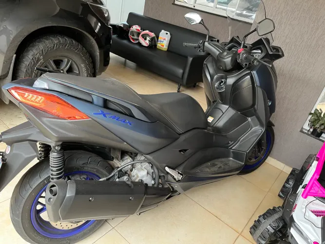 XMAX 250 ** Baixo KM*