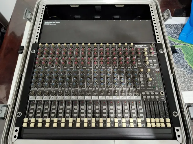 Mesa de Som Mackie CR1604-VZL