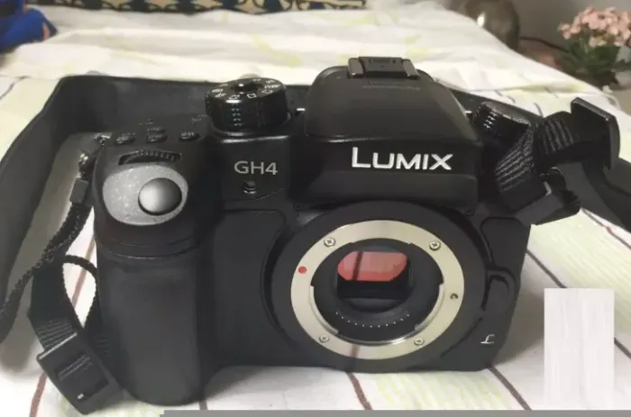 Câmera Cinema Digital 4K Panasonic GH4 Seminova