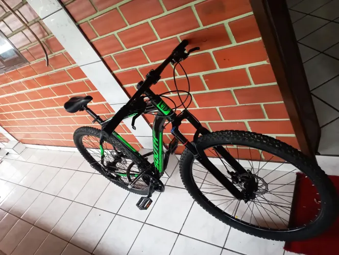 Vendo uma bicicleta aro 29 semi nova