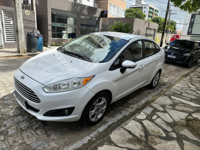 Ford Fiesta Sedan 1.6 16V Flex Aut. 2014