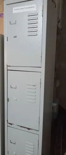 Armário de aço Roupeiro 4 portas