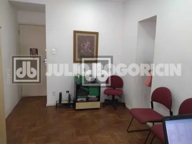 APARTAMENTO PADRAO .70MTS FUNDOS ,PRECISA DE REFORMA.