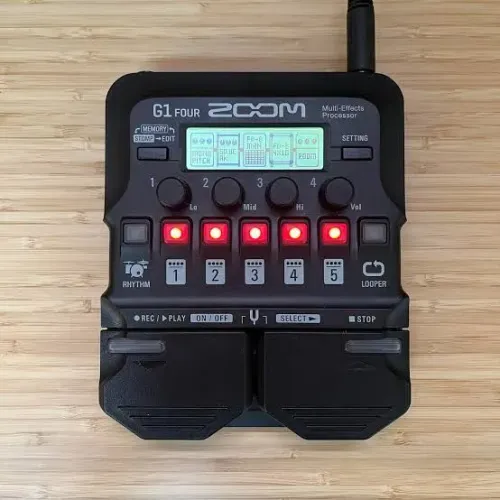 Pedaleira Zoom G1four