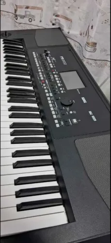 Teclado Korg PA 300