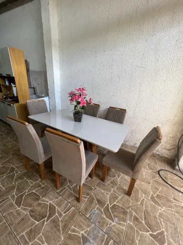 Mesa de jantar seis cadeiras em ótimo estado faço frete grátis