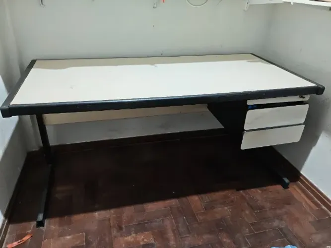 Mesa escritório com gaveteiro