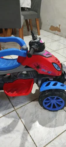 Carrinho de passeio quadriciclo