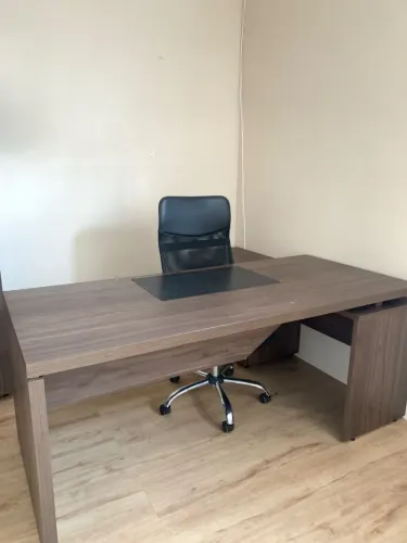 Mesa Executiva L para escritório 