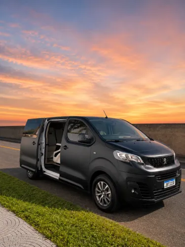 Van Executiva Luxo para até 5 Pessoas | Transfers, Eventos e Viagens