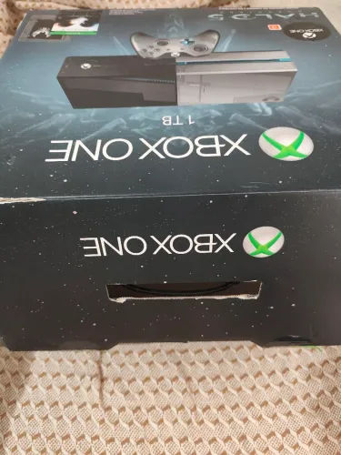 XBOX ONE 1TB LIMITED EDITION HALO 5: GUARDIANS ? EDIÇÃO ESPECIAL