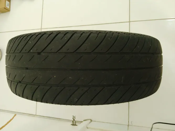 Vendo dois pneu aro 14 185/60