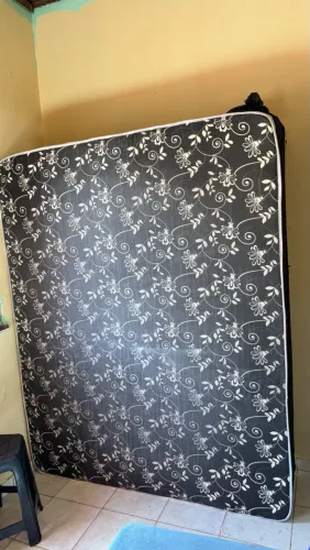 Cama de casal com 6 meses de uso.