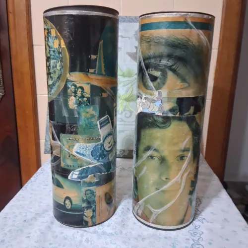Embalagens cilindricas papelão e lata, com tampas.
