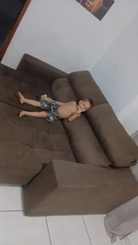 Vendo sofá retrátil,um lado tem q consertar
