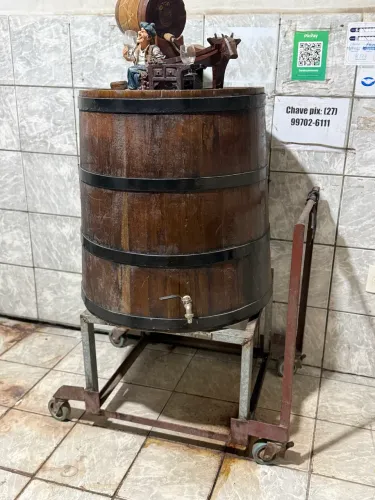 Barril para cachaça de madeira imburana de lei 200litro 