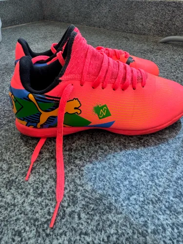 Chuteira Futsal Puma Future 7 Play NJR (Neymar Jr) - Rosa Neon