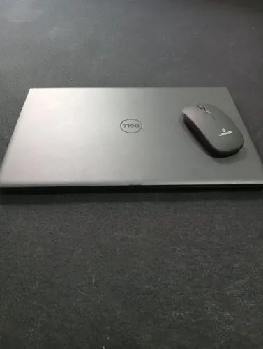 Notebook Dell Inspiron 15 pego iPhone.