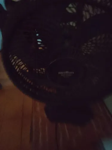 Vendo três ventiladores sendo dois novos um usado tudo perfeito motivo mudança