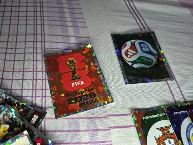 Figurinhas Brilhantes Copa do Mundo 2026, Campeões, bola, escudos (Valor Unitário)