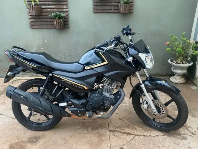 Moto Yamaha YBR 150 Factor
