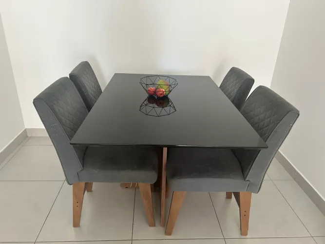 Mesa + 4 Cadeiras