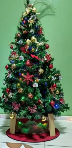 Árvore de Natal 1,80m Completa e Decorada - R$ 190