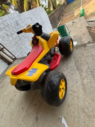 Quadriciclo Infantil Elétrico 12V - Amarelo - semi novo. *. Aceito no cartão
