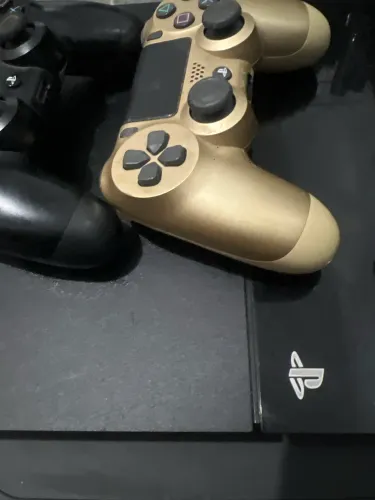 Ps4 Fat com 2 controles (com defeito)