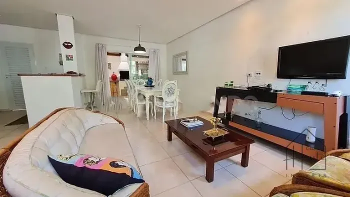 Venda ou Locação - Casa Mobiliada com 3 Suítes em Condomínio Maresias 600m da Praia | La