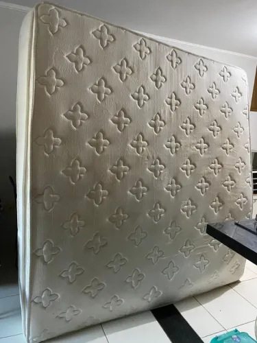 Colchão umaflex Itália Queen size 350,00 ótimo estado , pouco tempo de uso 
