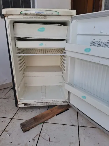 Frigobar Electrolux 
