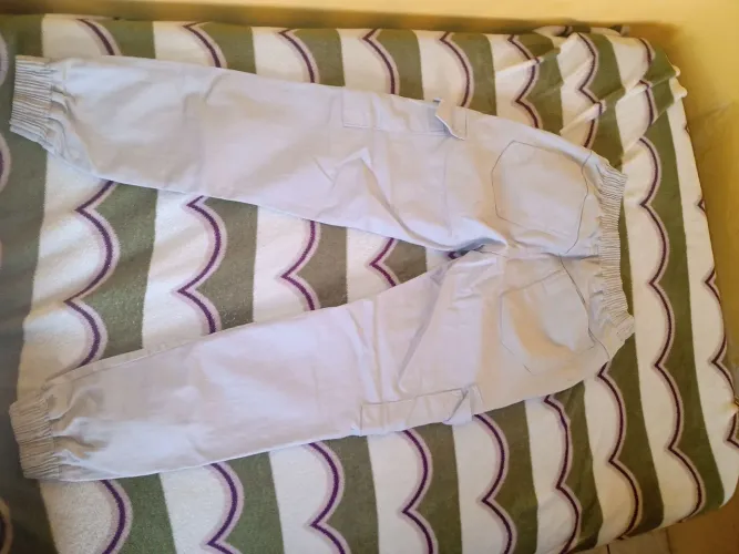Calça cargo tamanho 40, nunca usada 