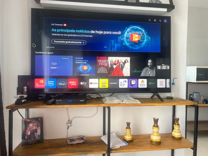 Vende se uma TV LG 55 polegadas 4k é perfeito estado