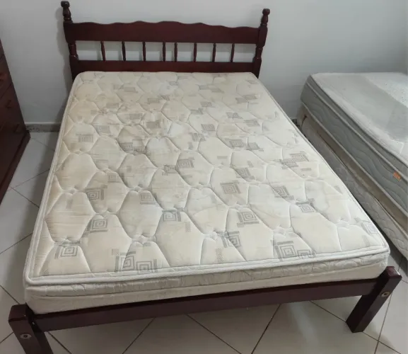 Cama de casal com colchão. Apenas R$450reais