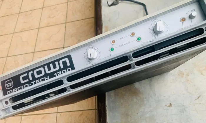 Crown Macro-Tech 1200 - Amplificador Profissional 2 Canais