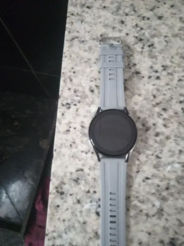 Vendo Relógio smartwatch com whatsapp e outras funções preço R$ 200,00