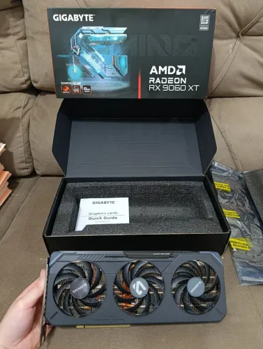 Placa de Vídeo RX 9060 XT 8GB