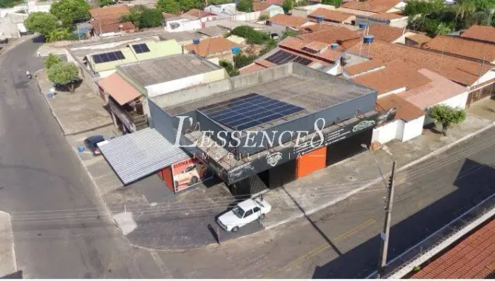 Galpão + 2 Casas | 400m² | Renda Mensal | Hidrolândia